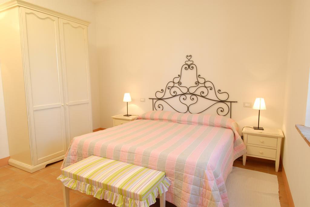 Agriturismo Tenuta Conti Faina Fratta Todina Rum bild